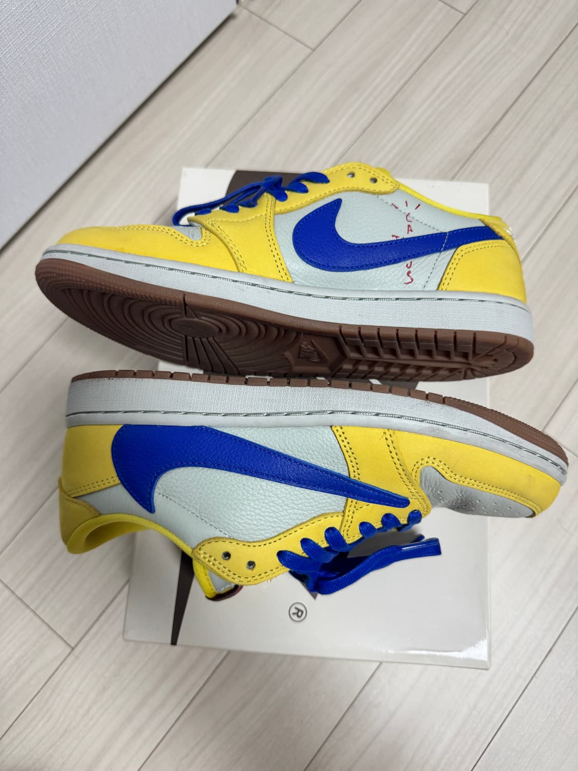 트레비스스캇 조던1 로우 카나리 상품이미지2