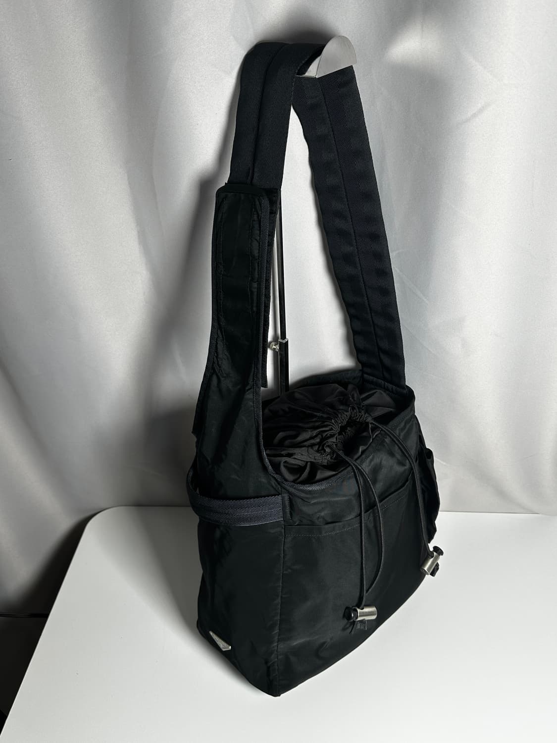 프라다 나일론 드로스트링 크로스백 상품이미지7