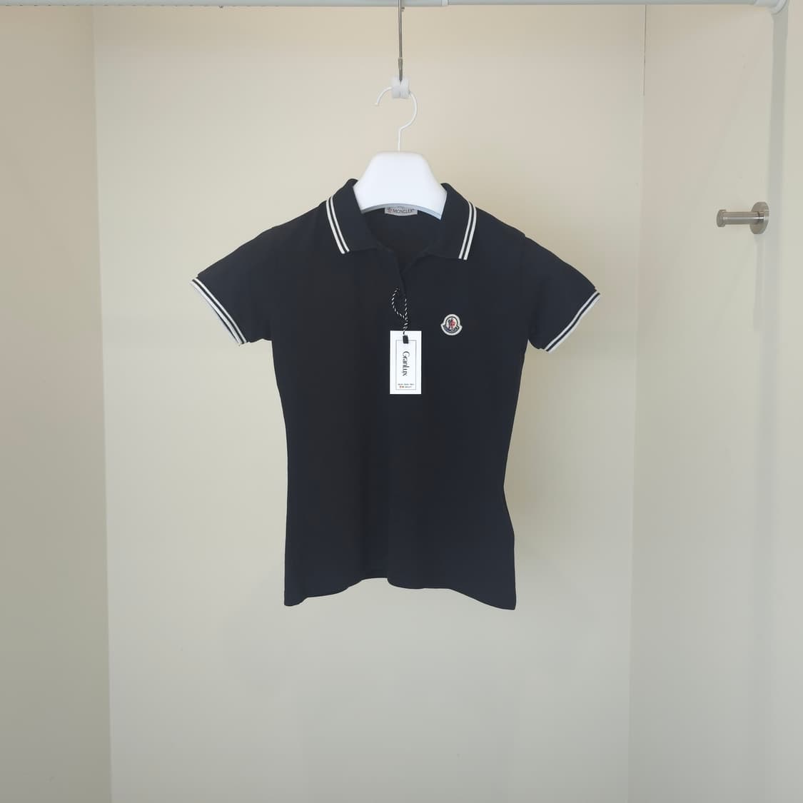 [중고/정품] 몽클레어 로고 패치 카라 티셔츠 상품이미지1