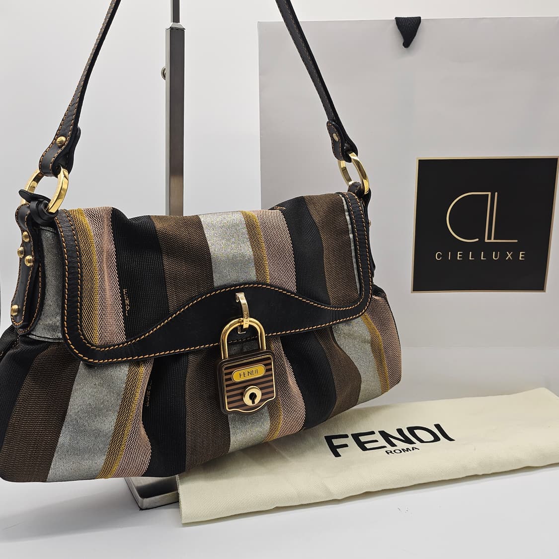 정품 펜디 페퀸 스프라이트 숄더백 상품이미지1