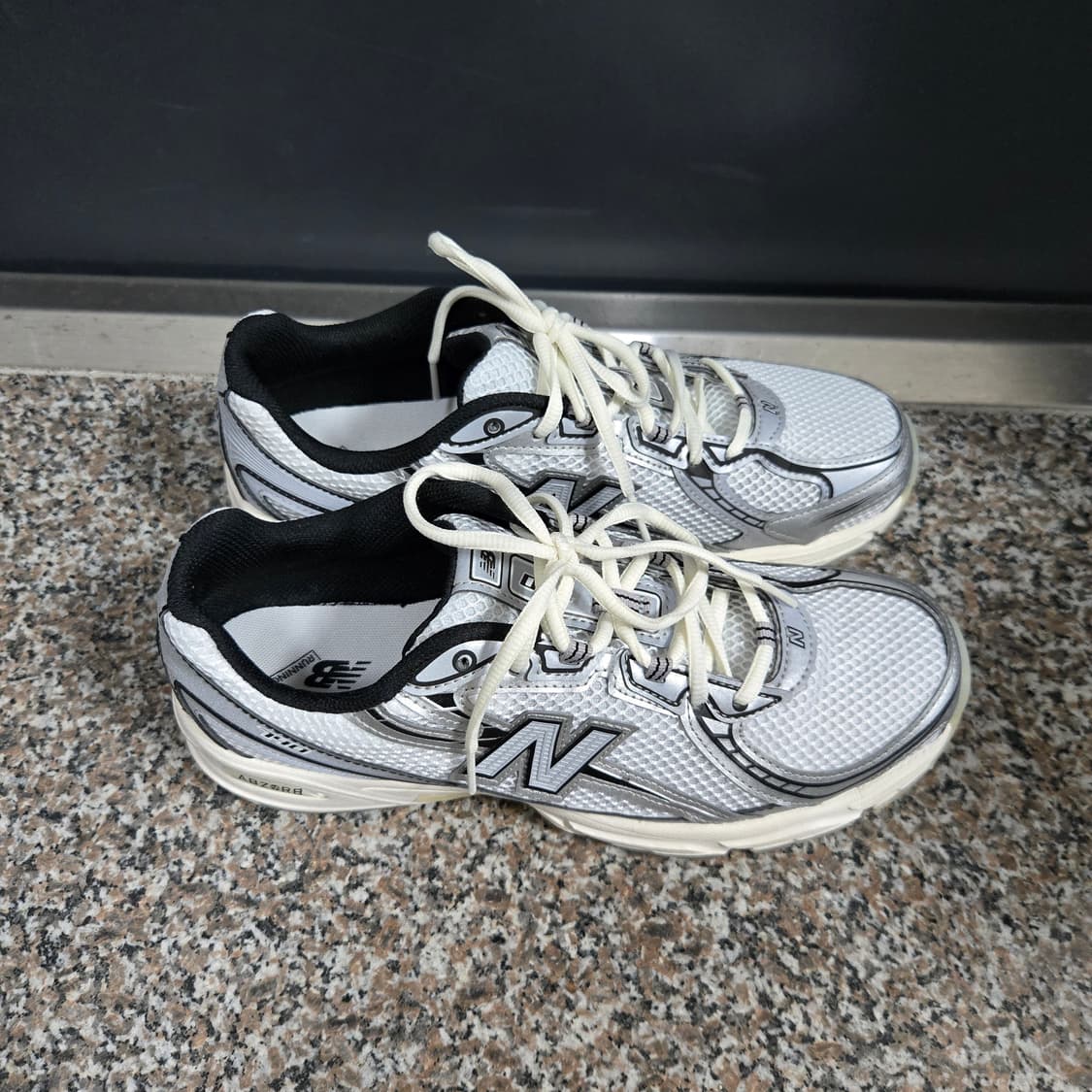 뉴발란스 740 화이트실버 상품이미지3