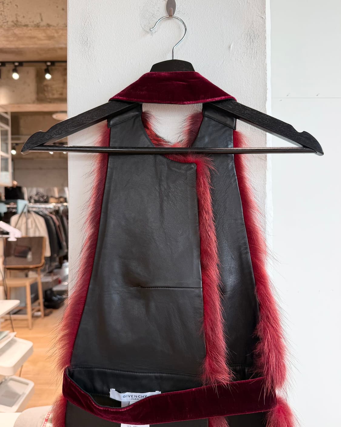 지방시 레드 15fw 리카르도 티시 라쿤 퍼 베스트 자켓 상품이미지7