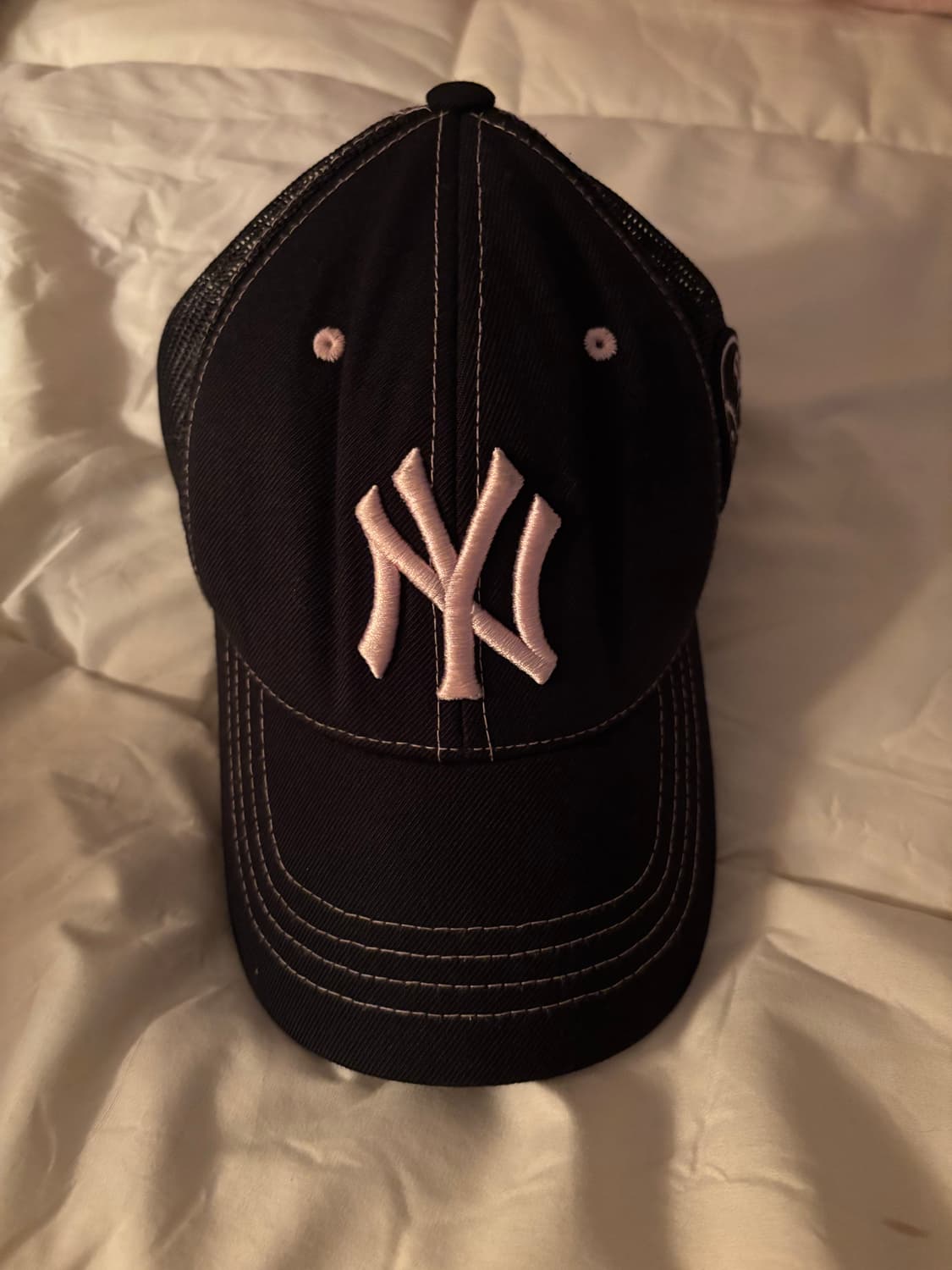 뉴에라 딸기우유색 핑크 자수 블랙핑크 캡모자 야구모자 상품이미지1