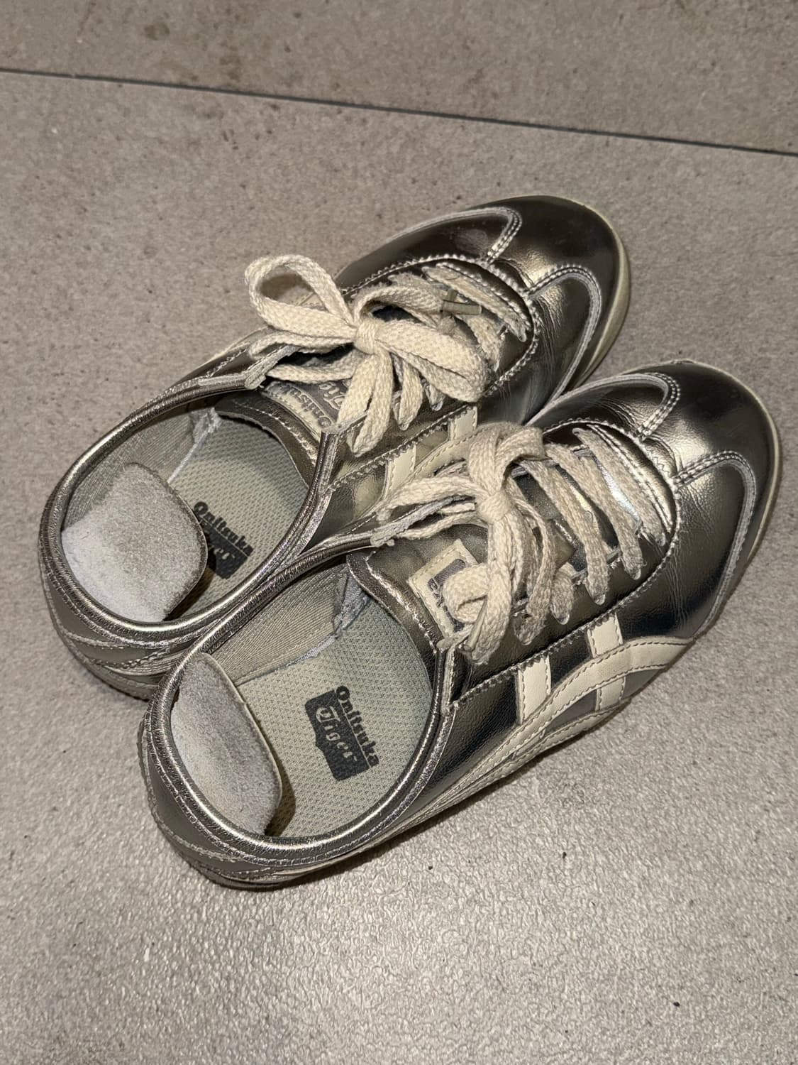 오니츠카타이거 멕시코66 실버 230 상품이미지1