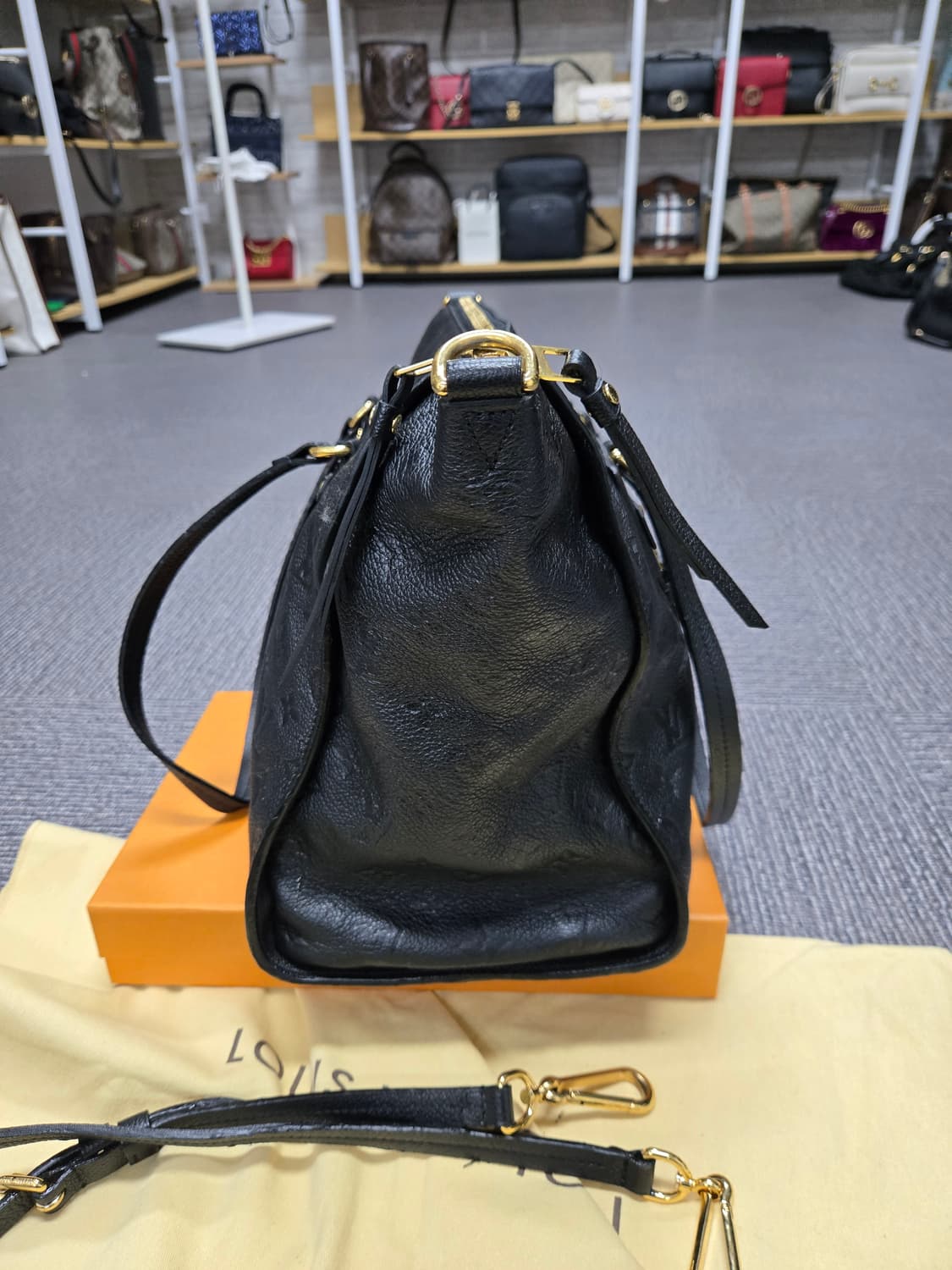 [특가][정품]루이비통 앙프레뜨 루미네즈 숄더백 상품이미지4