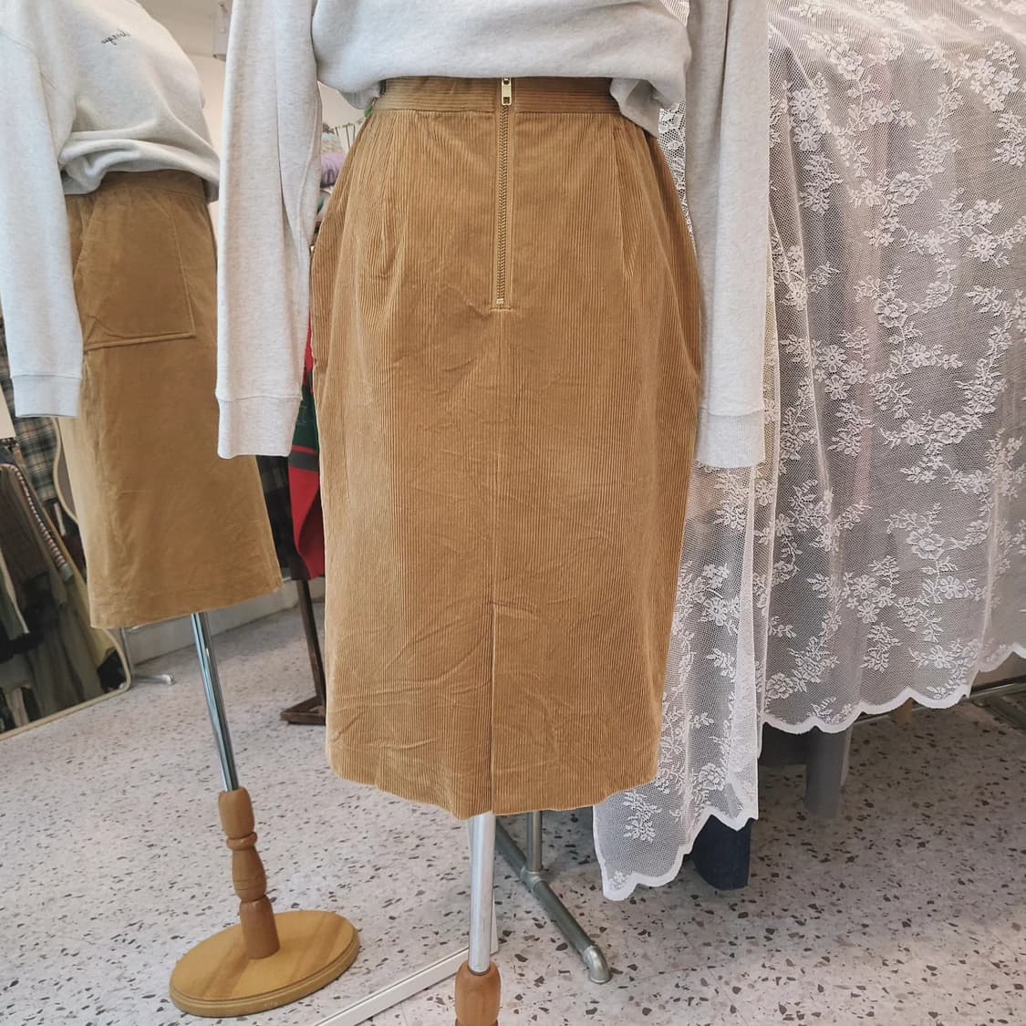 Candela 아웃포켓 코듀로이 미디스커트 상품이미지9