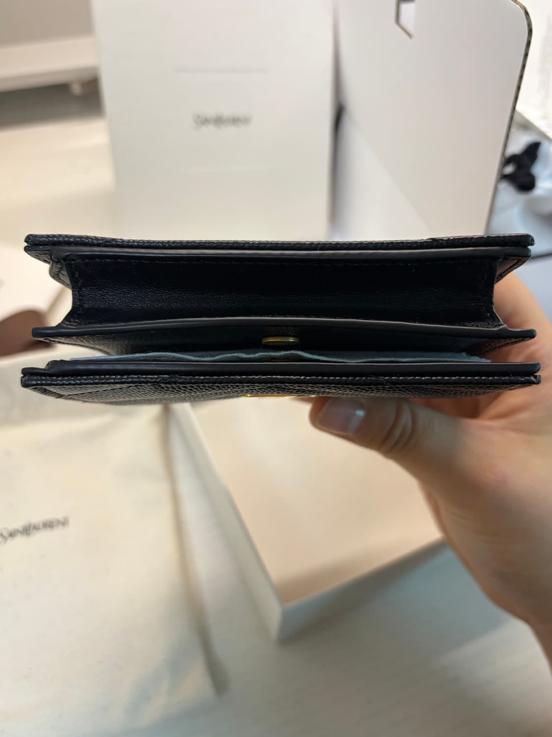 [백화점 구매/새상품] 생로랑 마틀라세 블랙 금장 반지갑 상품이미지6