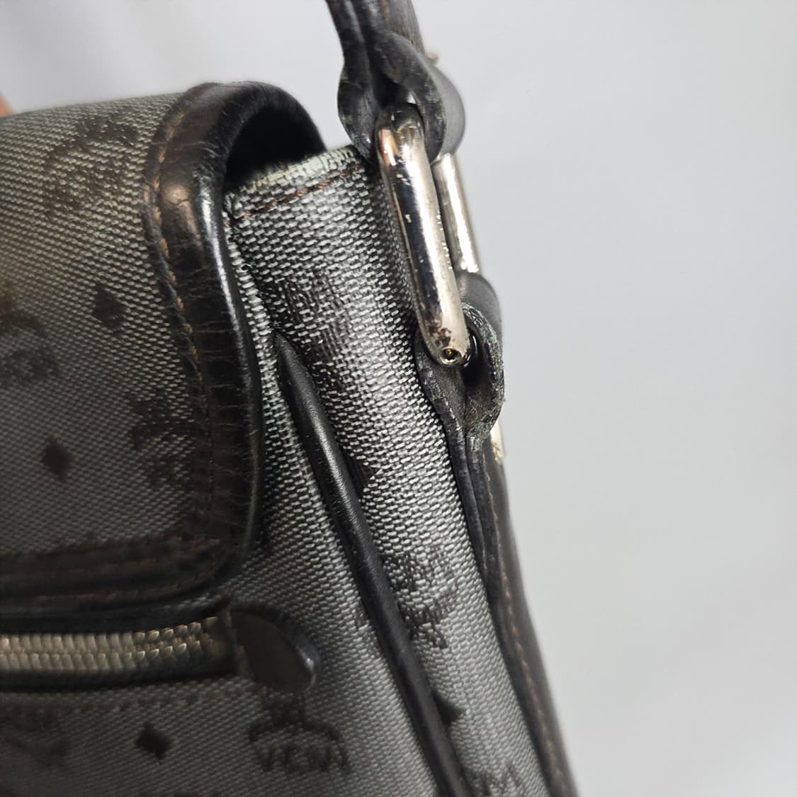 엠씨엠(MCM) 비세토스 메신저백 그레이 상품이미지9