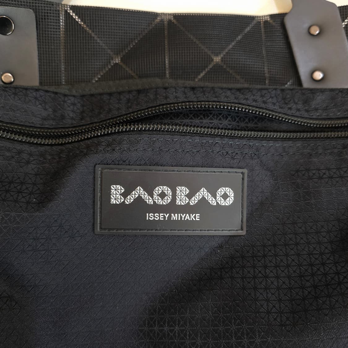 정품) 바오바오 루센트 토트백 버건디 상태좋음 상품이미지5