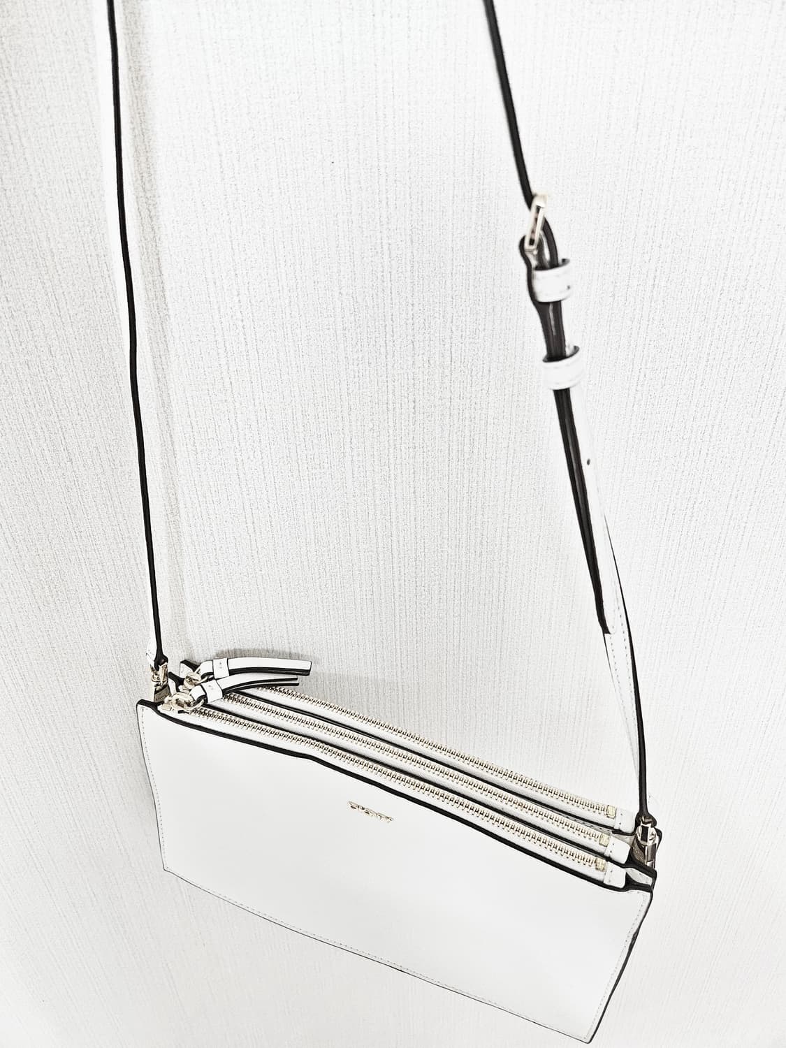 DKNY 명품 화이트 크로스백 상품이미지3