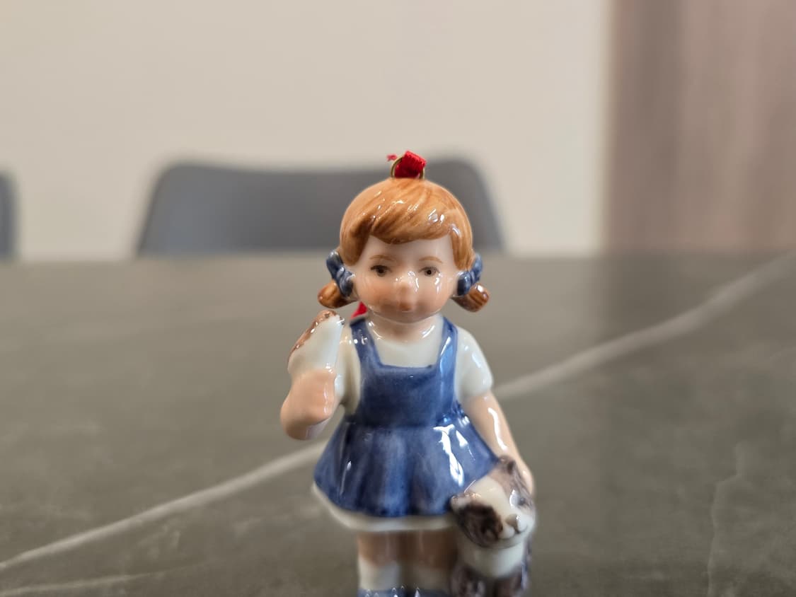 로얄 코펜하겐 소녀 소피아 고양이와 새 피겨린 상품이미지2