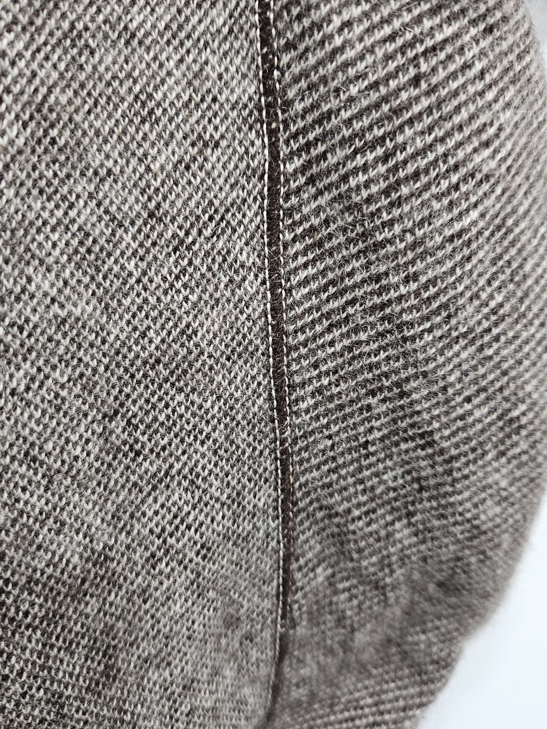 Brunello  cucinelli  브루넬로쿠치넬리
캐시미어니트 상품이미지8