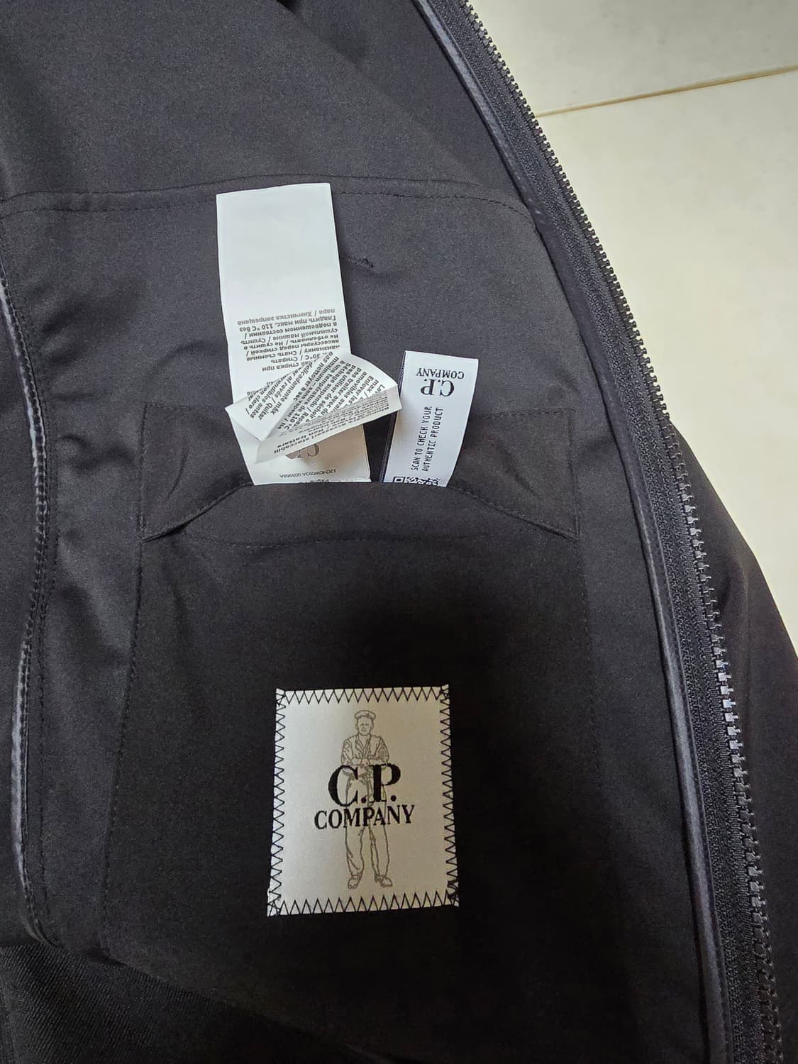 C.P. Company 블랙 쉘 자켓 상품이미지6