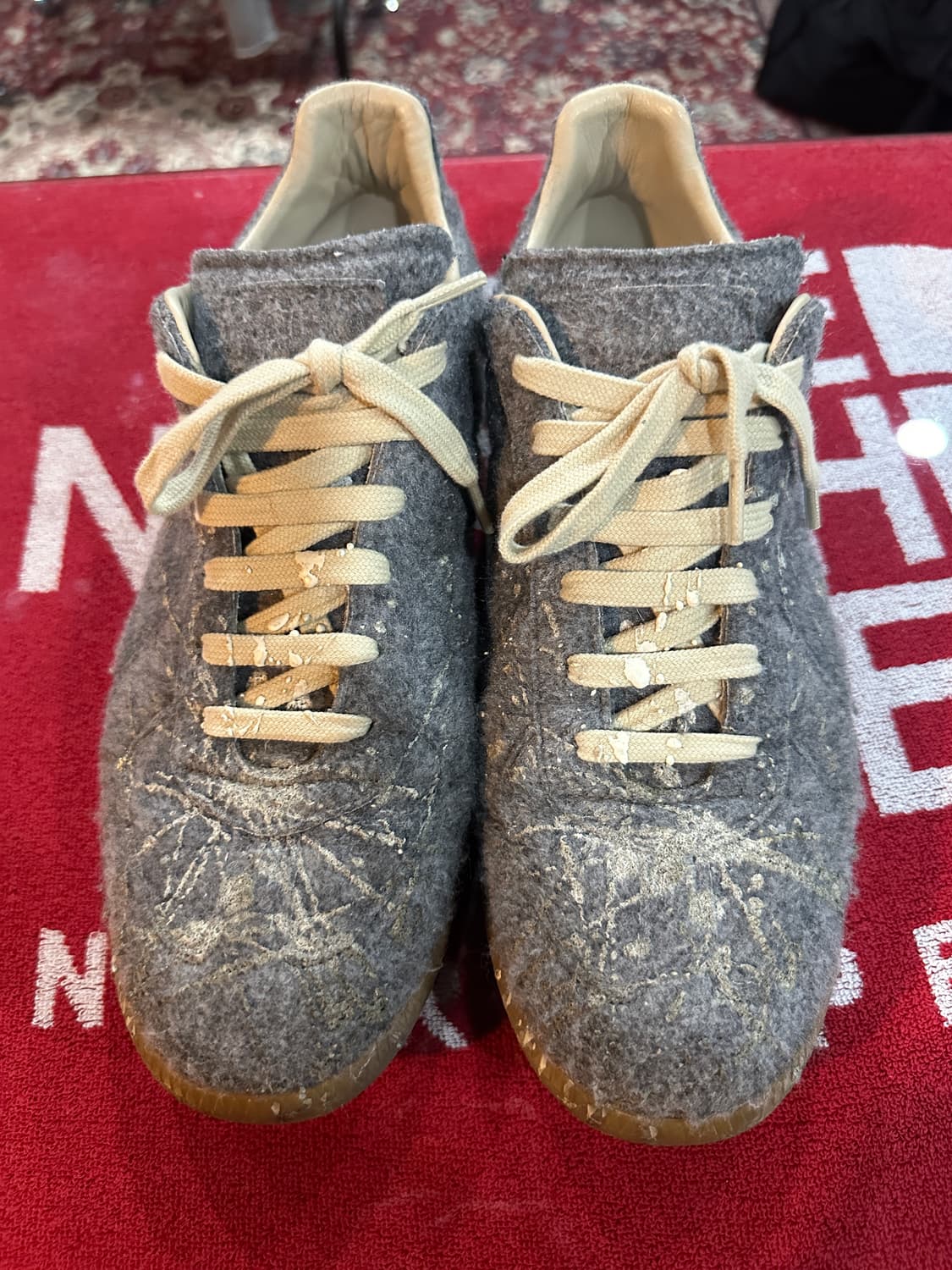 메종마르지엘라 펠트 페인팅 스니커즈280 상품이미지1