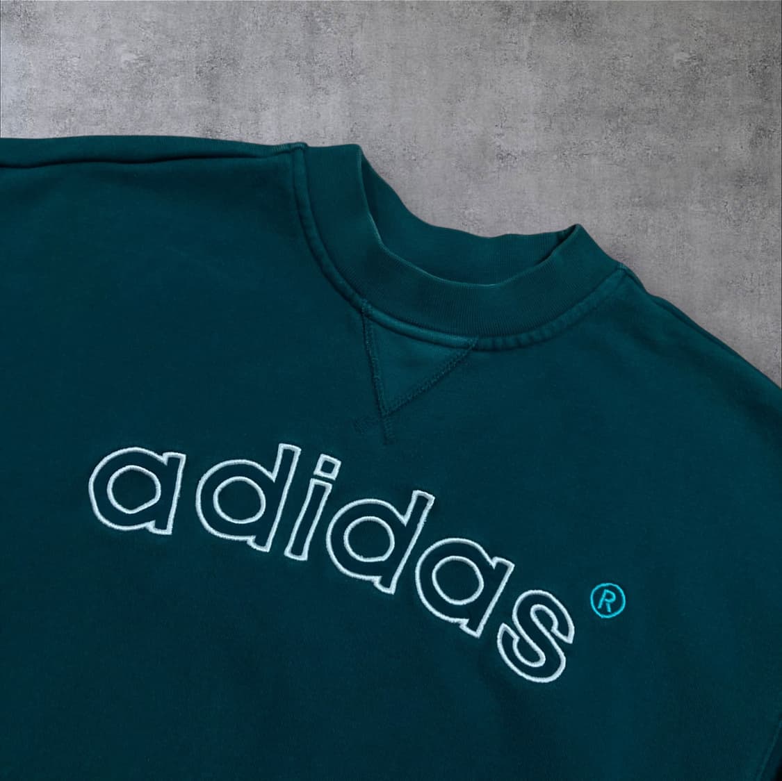 아디다스 스펠아웃 로고 청록 맨투맨 상품이미지2