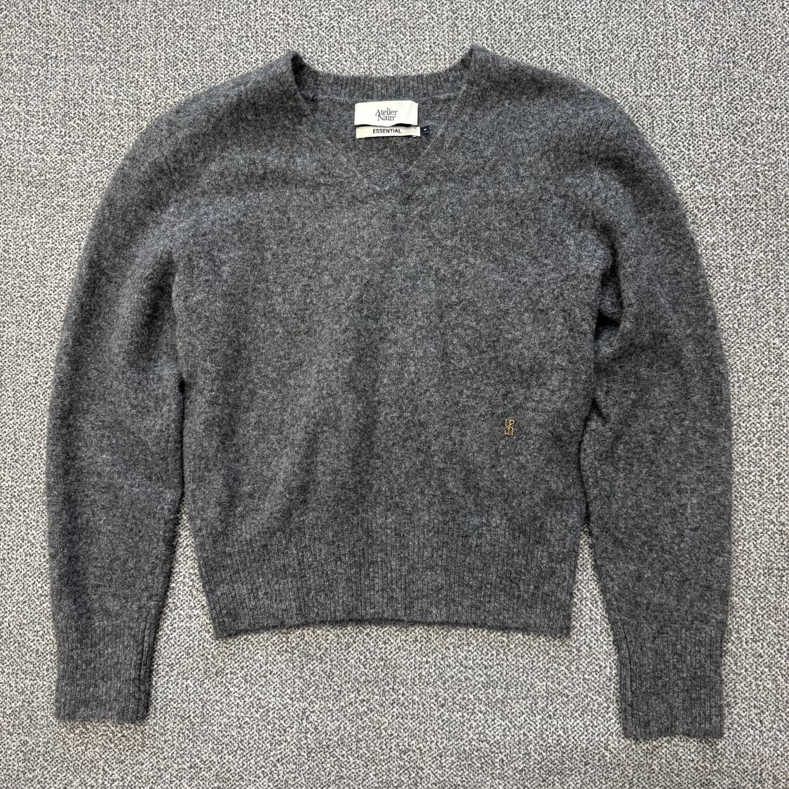 아틀리에나인 에센션 울 클라우드 브이넥 니트 상품이미지1