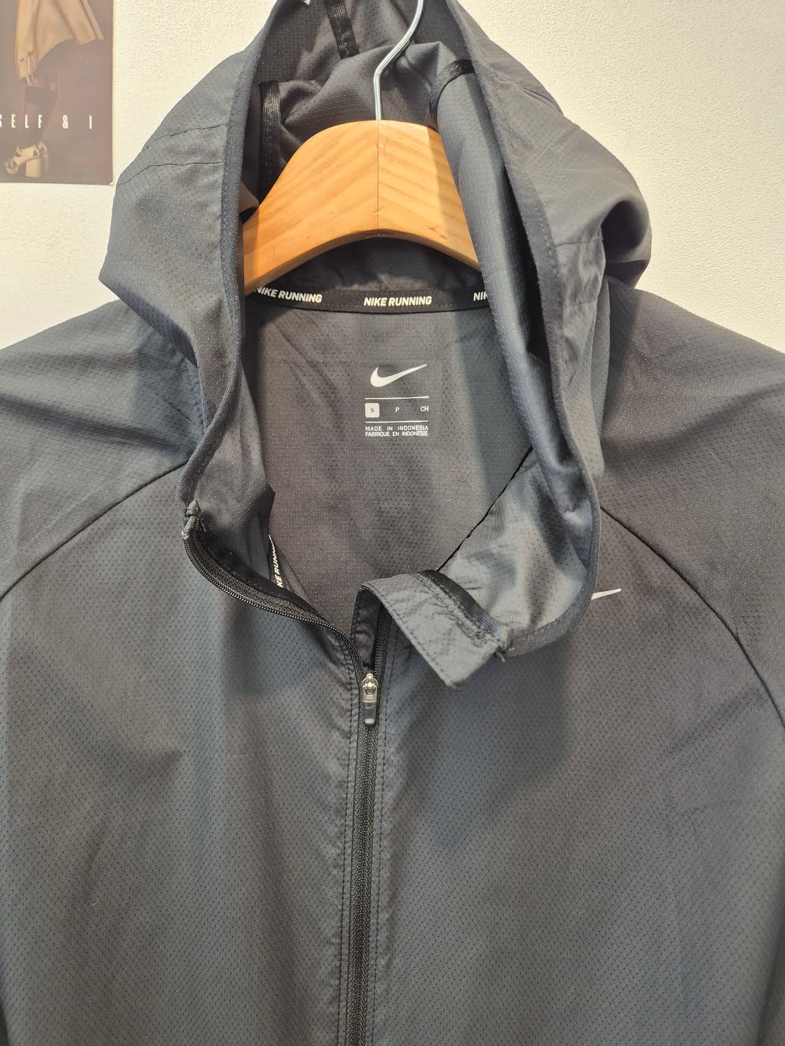 나이키 러닝 바람막이 S 사이즈입니다
- 색상은 다크 그레이 상품이미지2