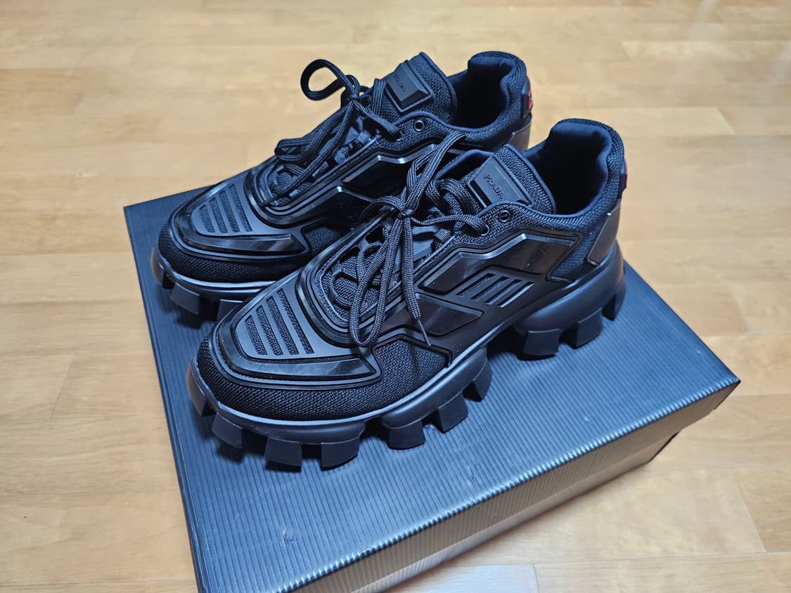 [UK10 / 290] 프라다 클라우드 버스트 썬더 블랙 스니커즈 상품이미지1