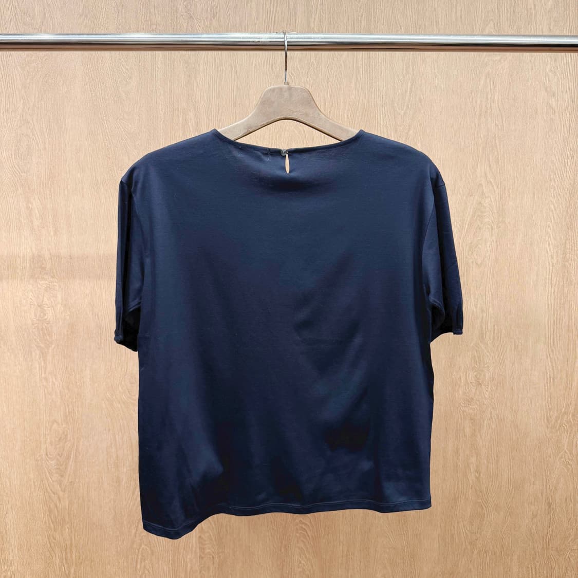 맥그리거 매쉬 믹스 반팔 블라우스 레이스 펀칭 디테일 네이비 상품이미지3