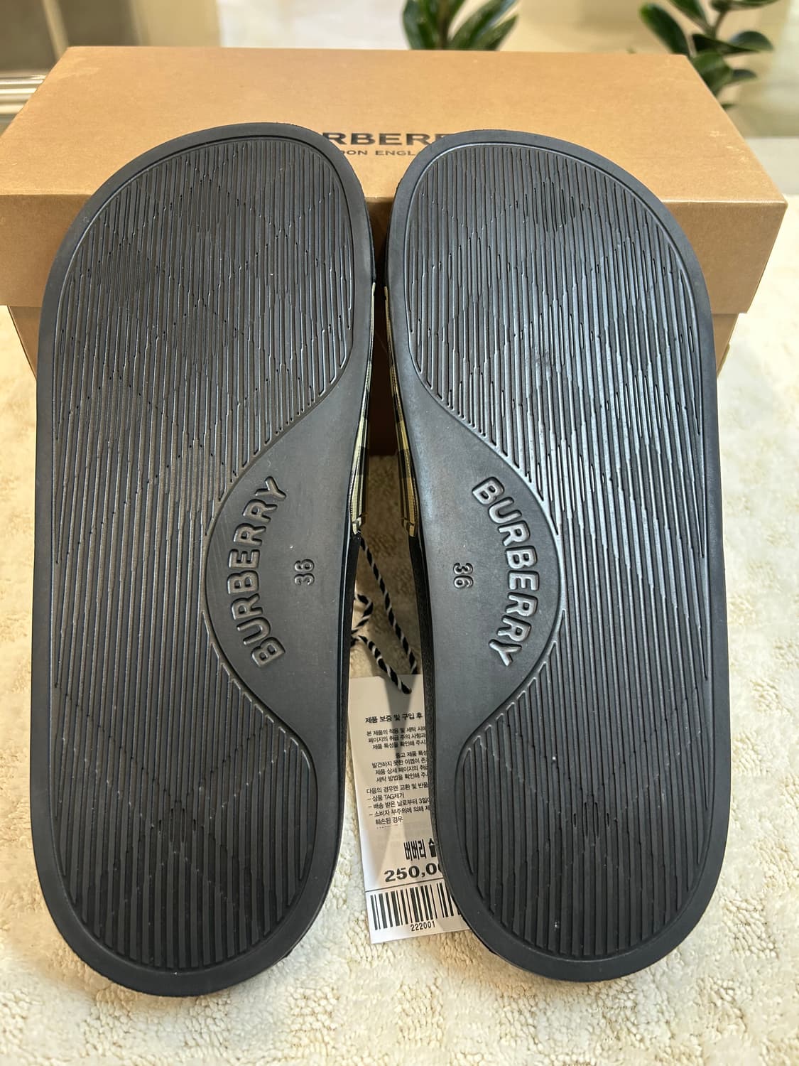 [정품/중고] 버버리 슬리퍼 (새상품) 상품이미지3