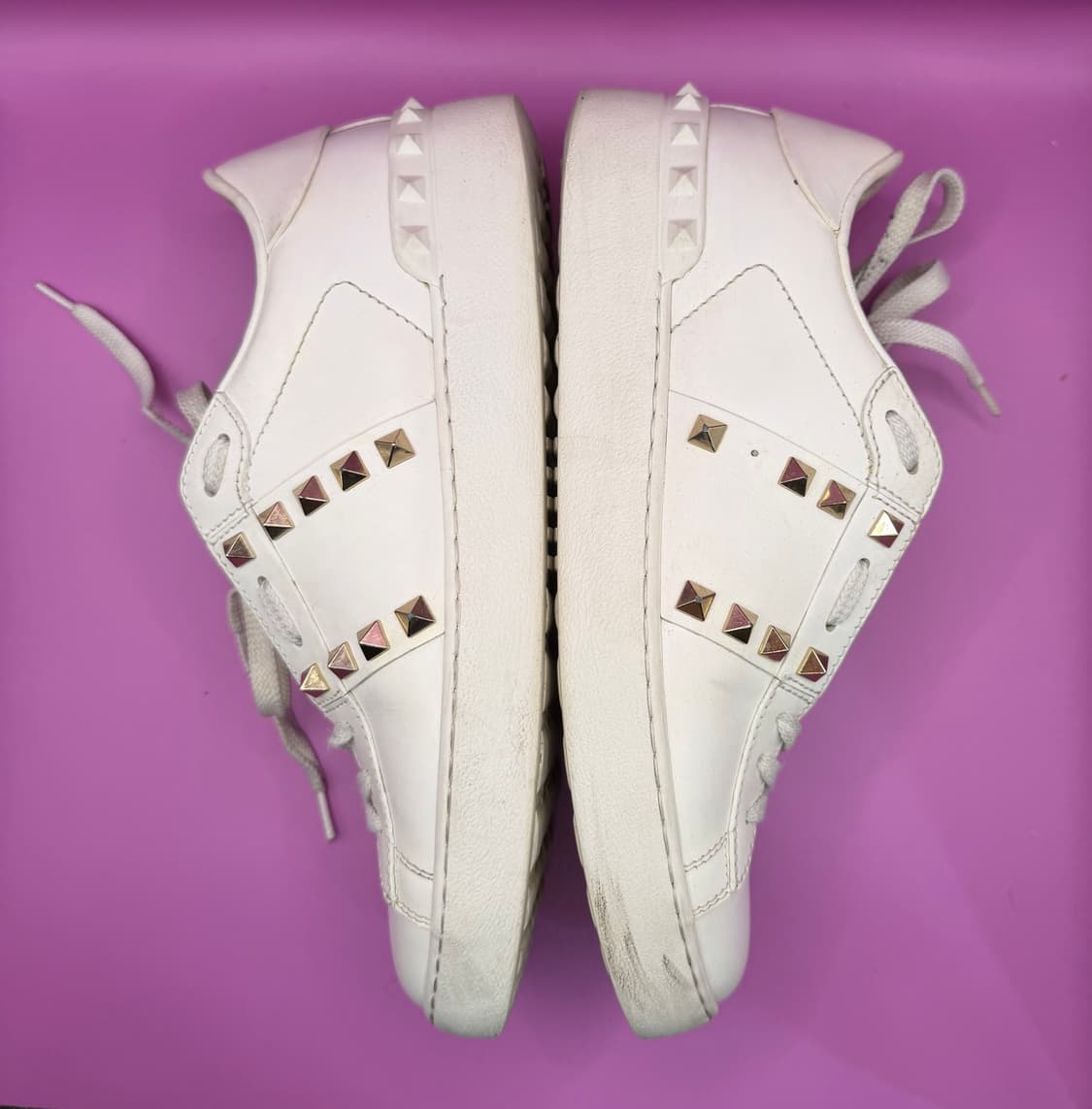 발렌티노 가라바니 락스터드 언타이틀드 스니커즈 (화이트) 상품이미지3