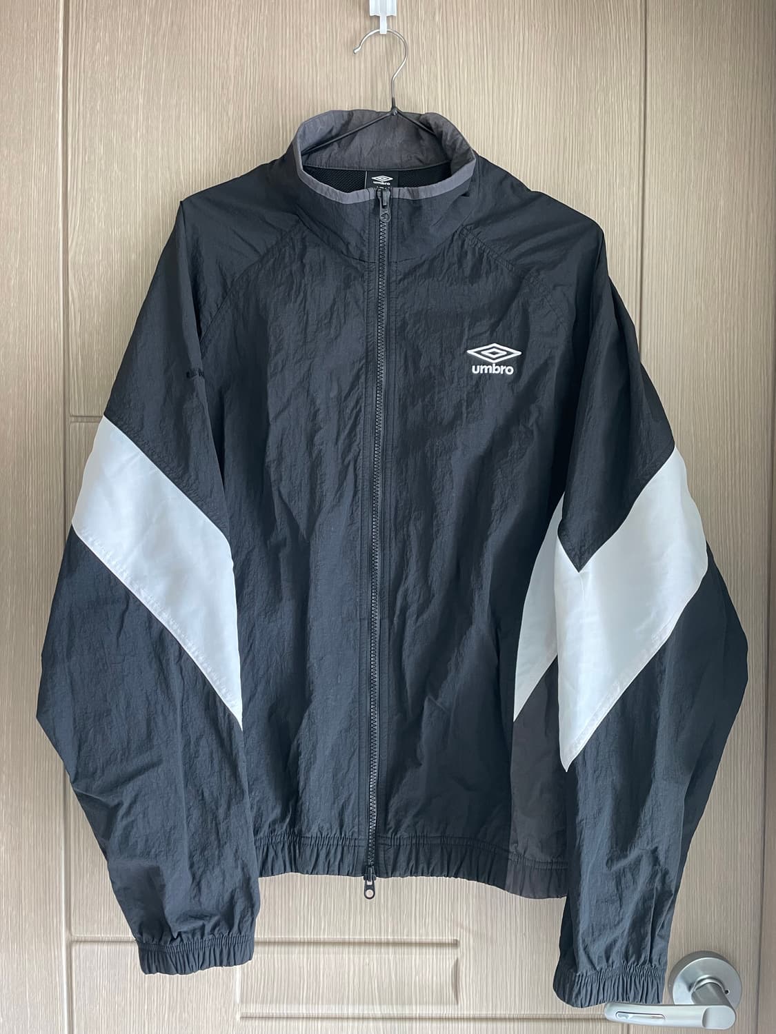 엄브로 그레이 블랙 화이트 배색 투웨이 바막 상품이미지1