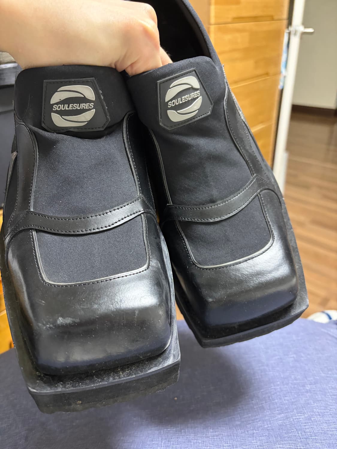 쏘유레슈어 hugo black 265size 상품이미지5