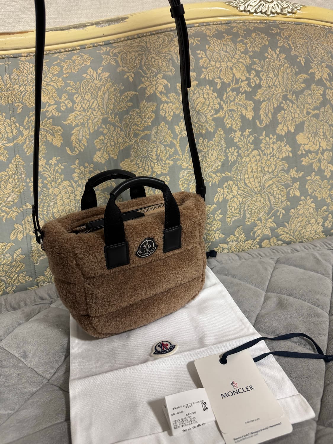 몽클레어 테디 크로스백 상품이미지4