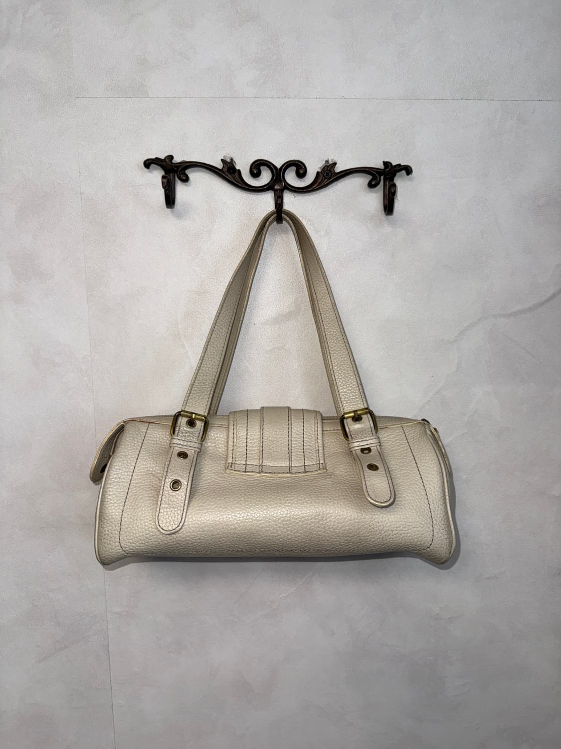 Anne Klein ivory buckle shoulder bag  상품이미지5