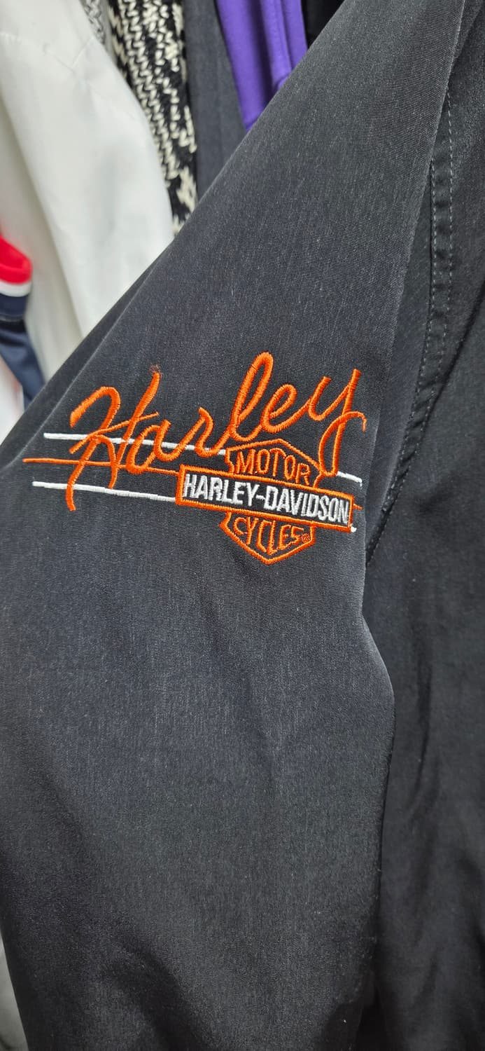 할리데이비슨 블랙 봄버 자켓입니다
- King of the Road 자수 상품이미지4