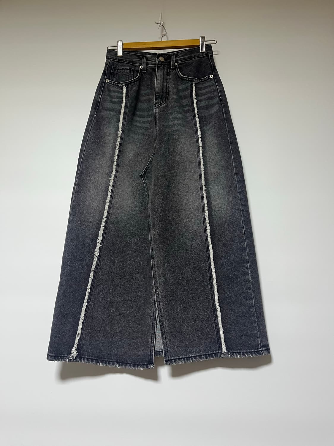 chuck 척 프린지 맥시 데님 스커트 (다크 그레이) 상품이미지2