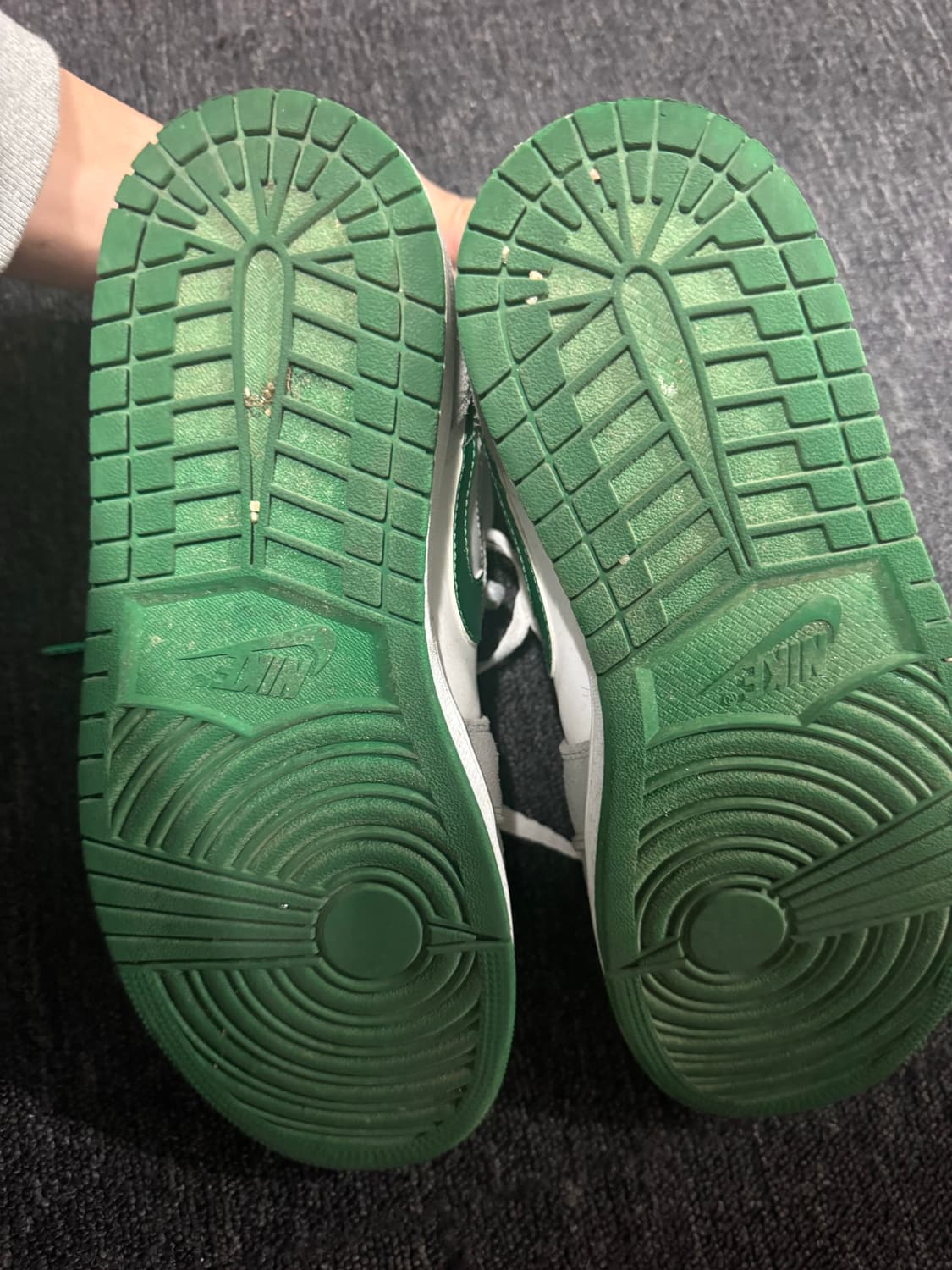 에어 조던 1 미드 SE 파인 그린 라이트 스모크 그레이 상품이미지6