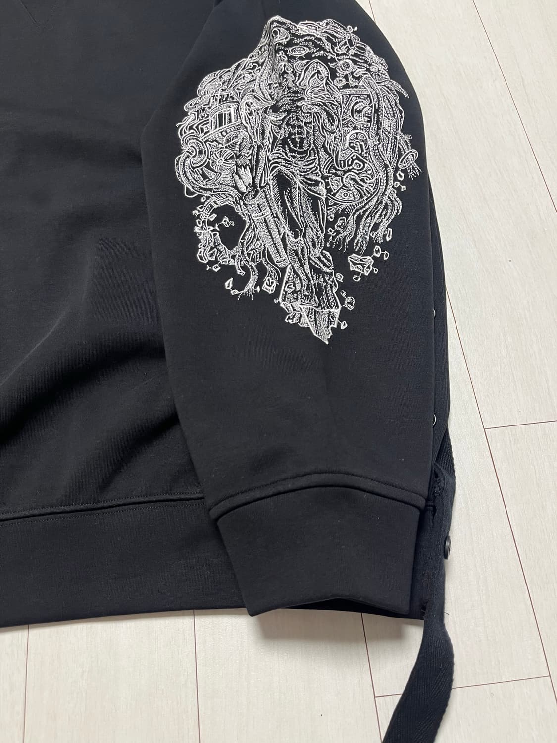 Songzio 자수 맨투맨 상품이미지2