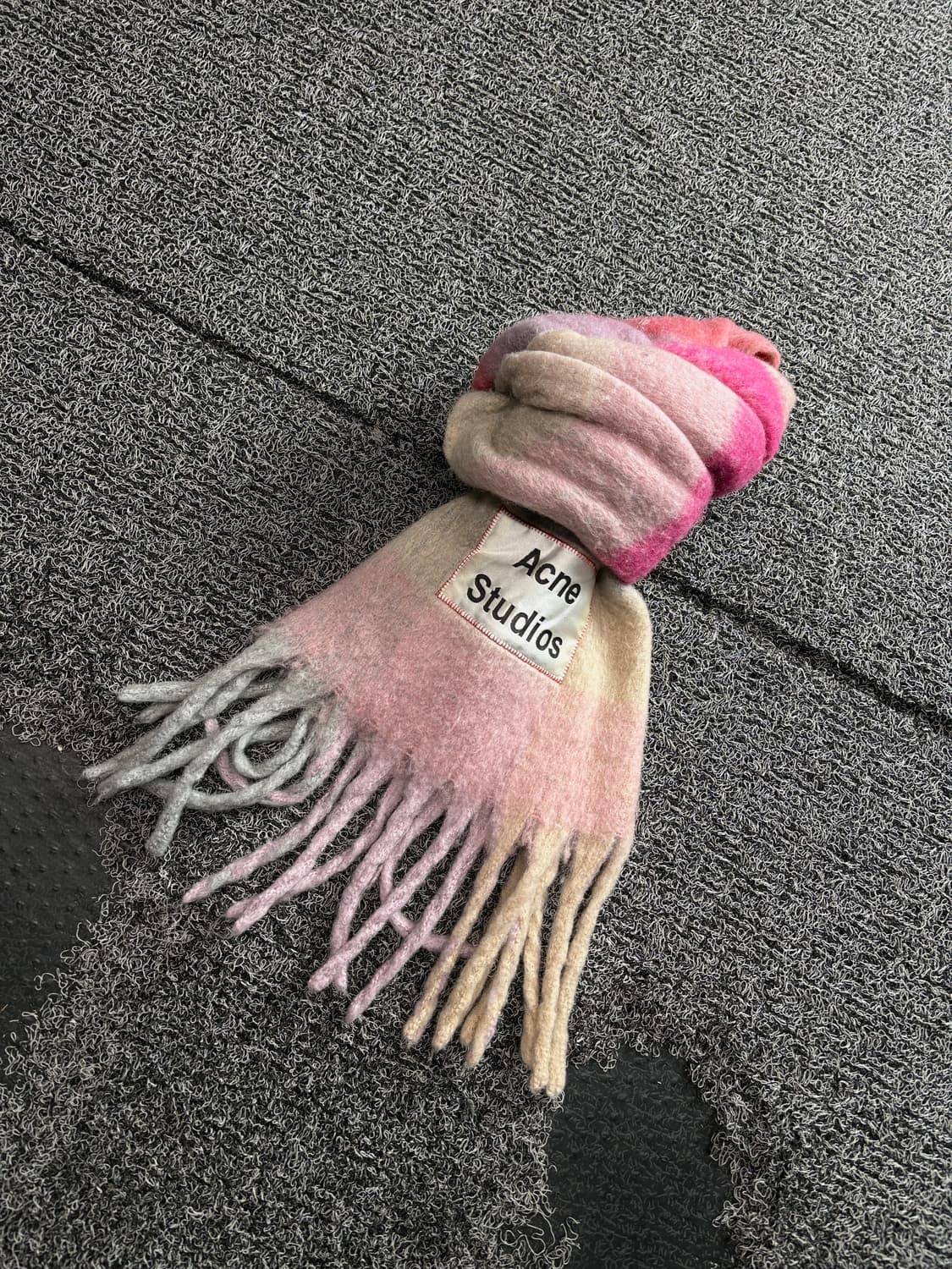 아크네 스튜디오 모헤어 체크 머플러 3721 상품이미지1