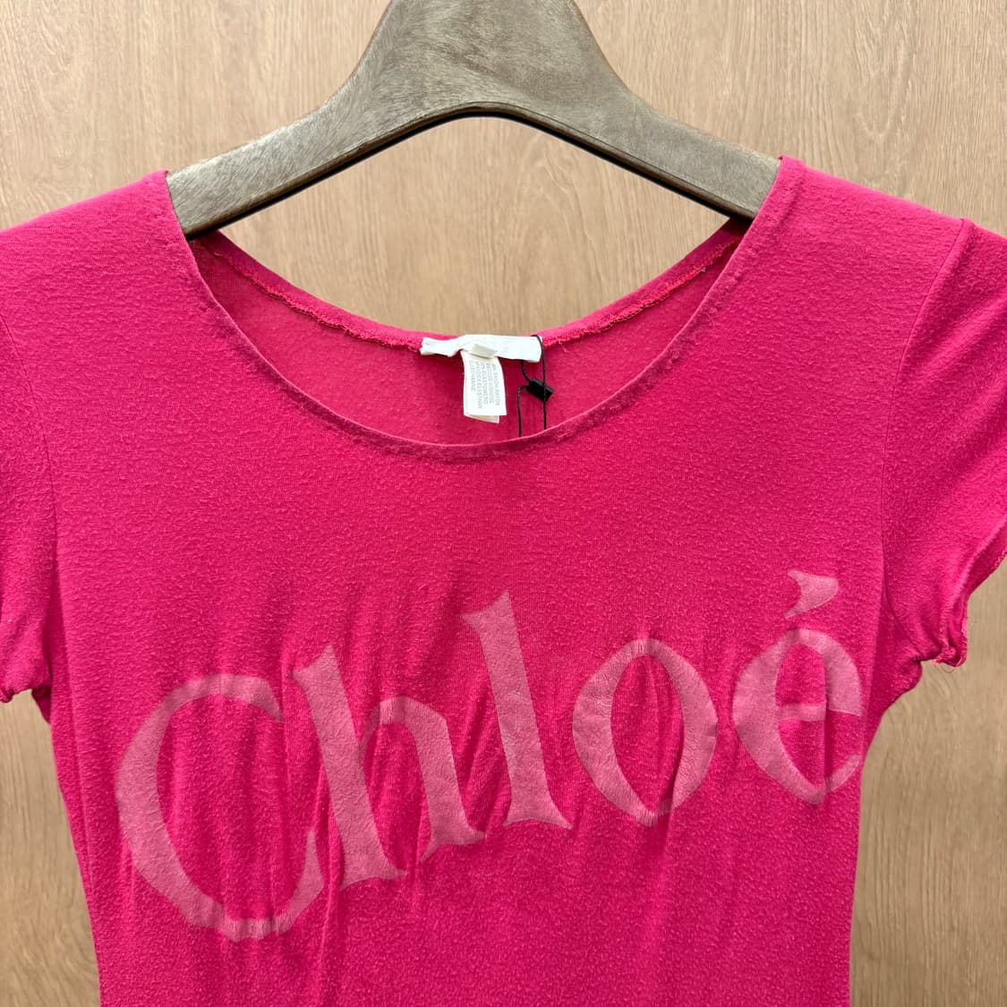 끌로에 반팔 티셔츠 전면 빅로고 프린팅 디테일 슬림핏 핑크 상품이미지4