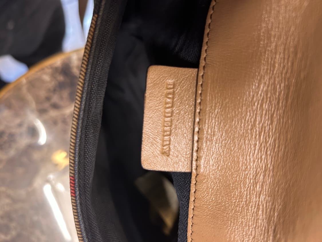 정품 버버리 하우스체크 스몰 맥켄 크로스백팝니다 상품이미지9