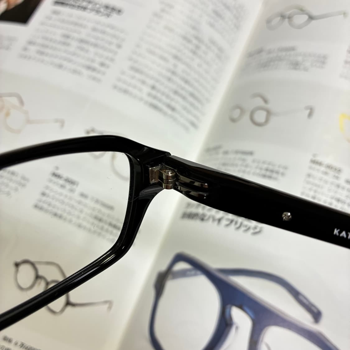 KATHARIN HAMNETT LONDON 캐서린 햄넷 런던 블랙 안경 상품이미지5