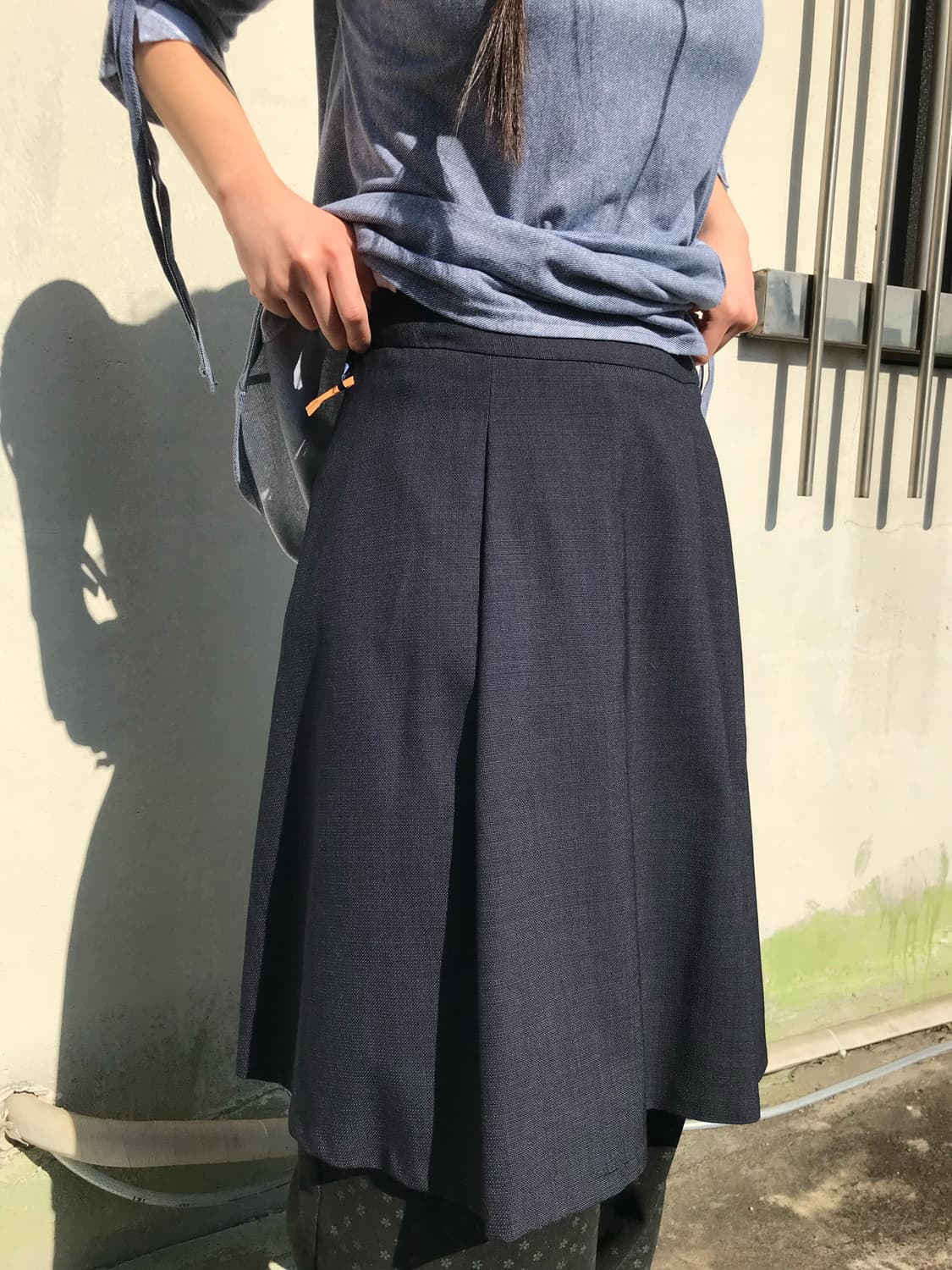 네이비 레이어드 미디 스커트  상품이미지4