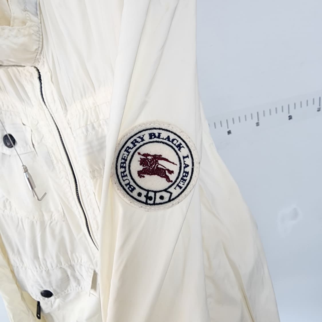 버버리 아이보리색 바람막이 자켓 상품이미지9