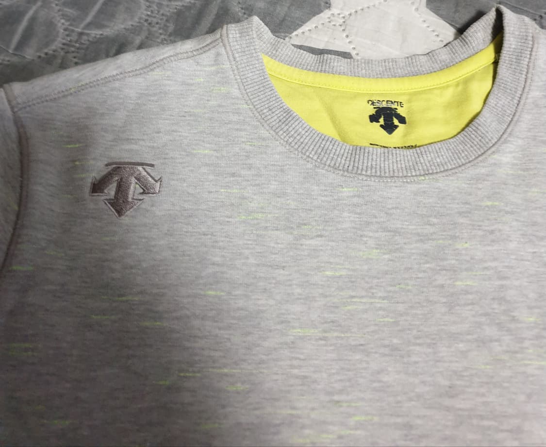 데상트 자수로고 맨투맨 멜란지그레이 (M) 상품이미지2