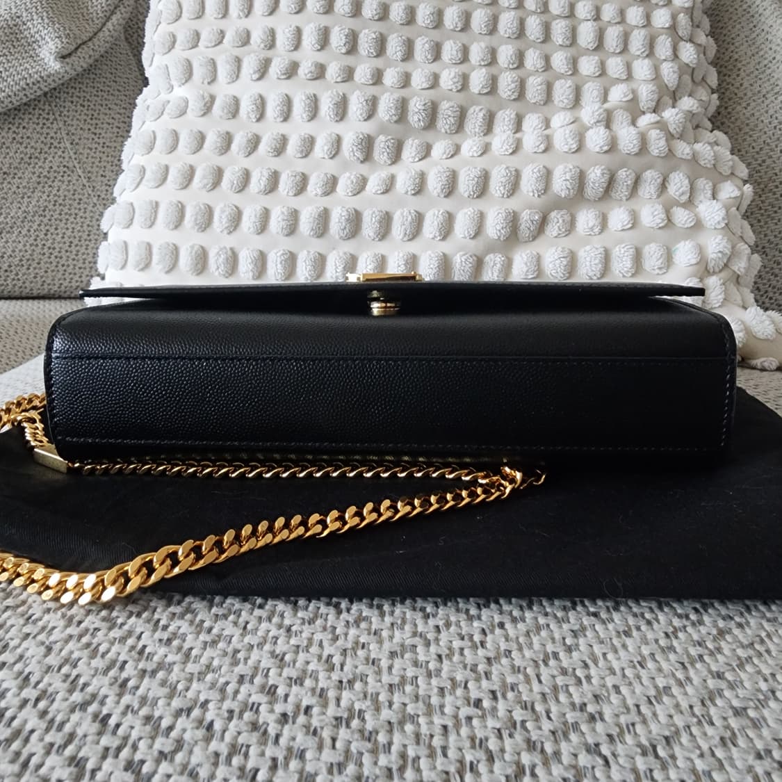 전시품급 생로랑 케이트 그랑드 뿌드르 카프스킨 금장 체인백 미디엄 블랙 상품이미지6