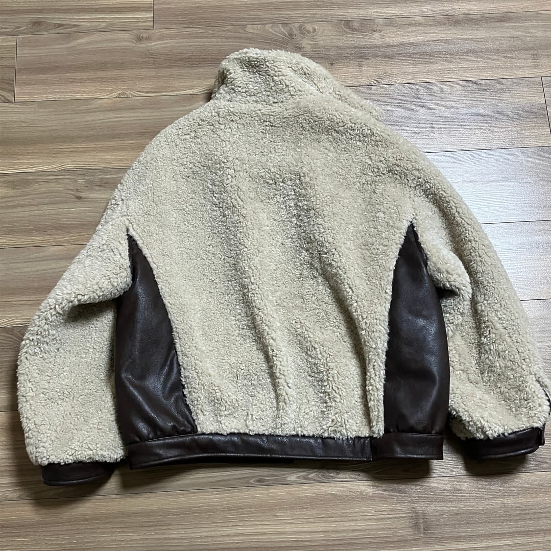 에잇세컨즈 퍼자켓 상품이미지2