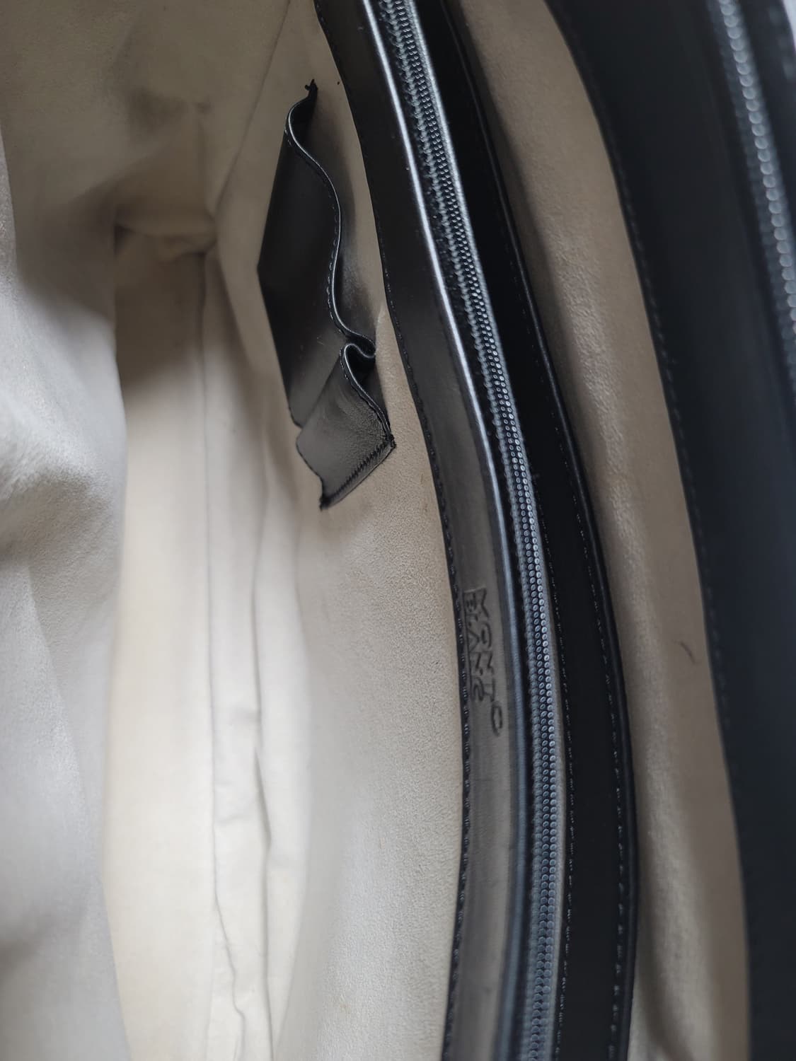 몽블랑 남성 서류가방 적당한사용감 내부 깨끗

 상품이미지8