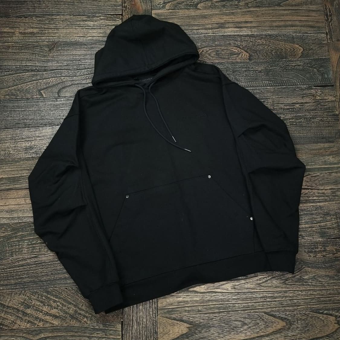 [트리밍버드] 로고 자수 오버핏 리벳 스웻 후드티 블랙 M16385 상품이미지1