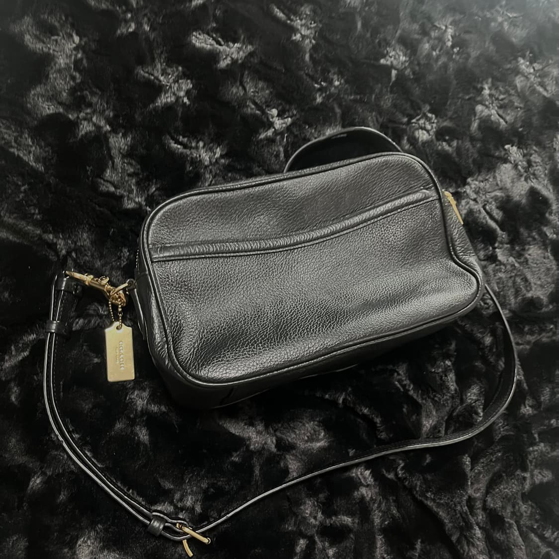 Coach 코치 블랙 골드 가죽 크로스백 카메라백 금장 갸루 가방 상품이미지5