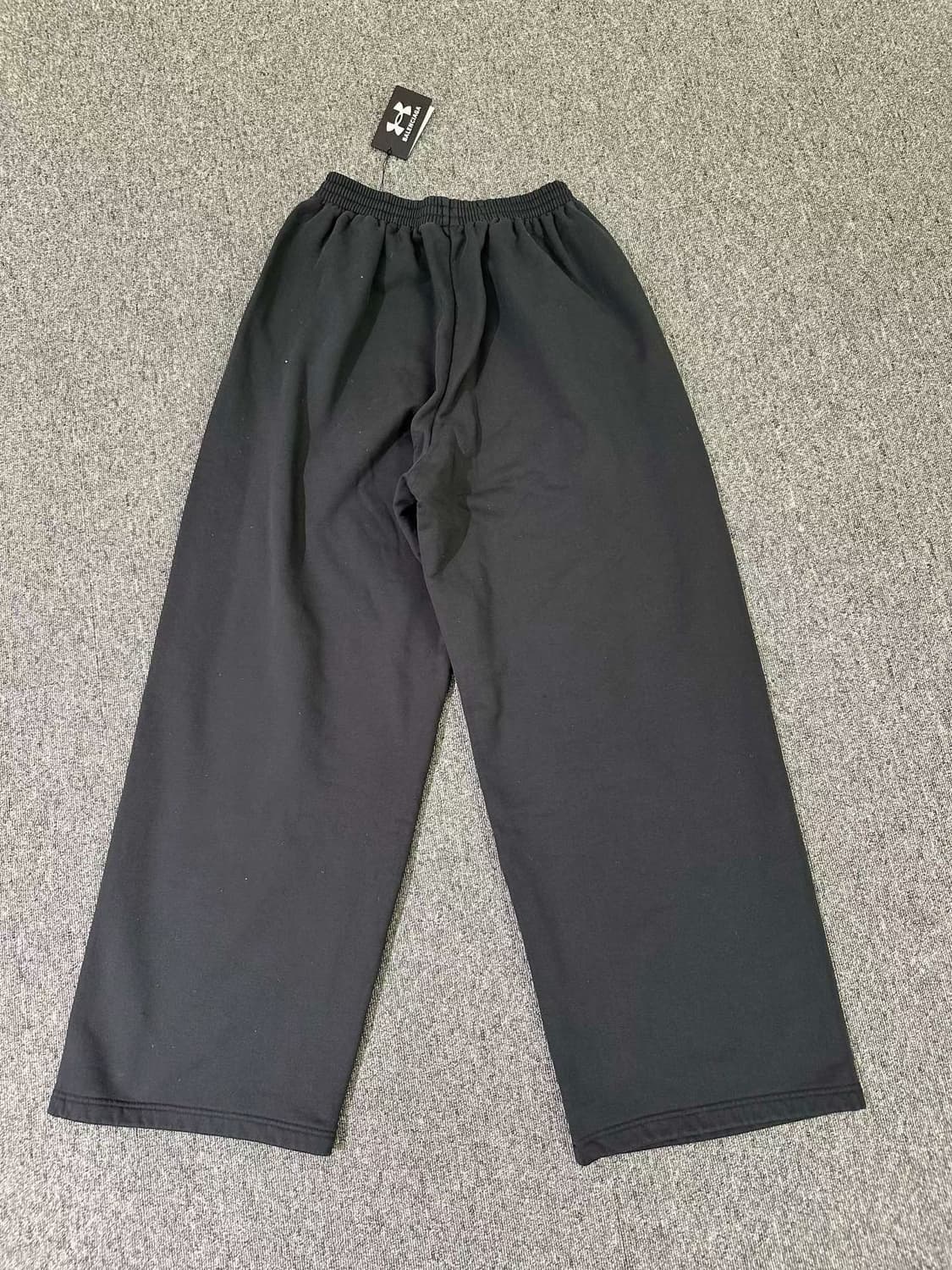 발렌시아가 x 언더아머 배기 스웨트 팬츠  상품이미지2