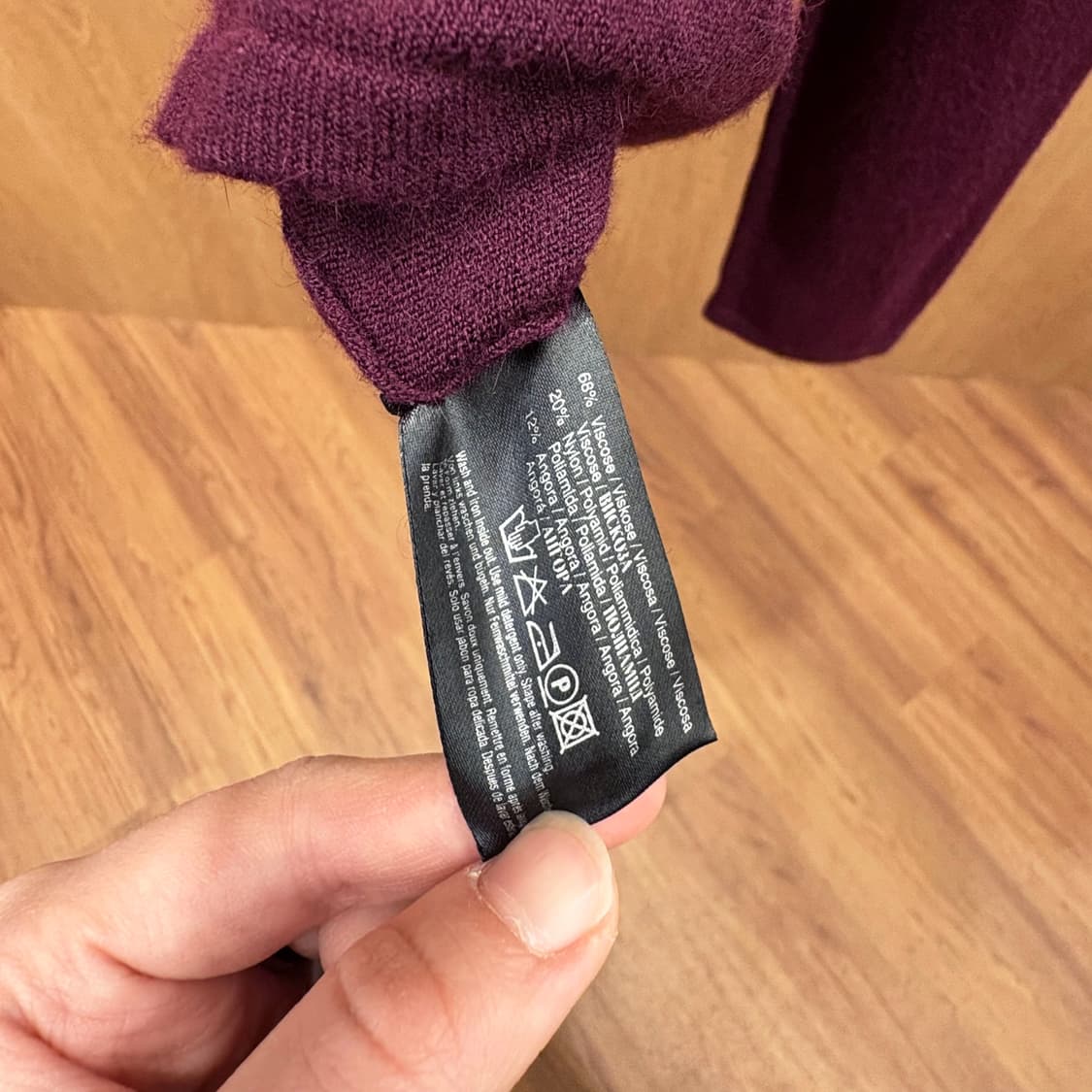 휴고 보스 니트 가디건 러플 벨벳 트리밍 클래식 훅 버클 디테일 버건디 상품이미지8