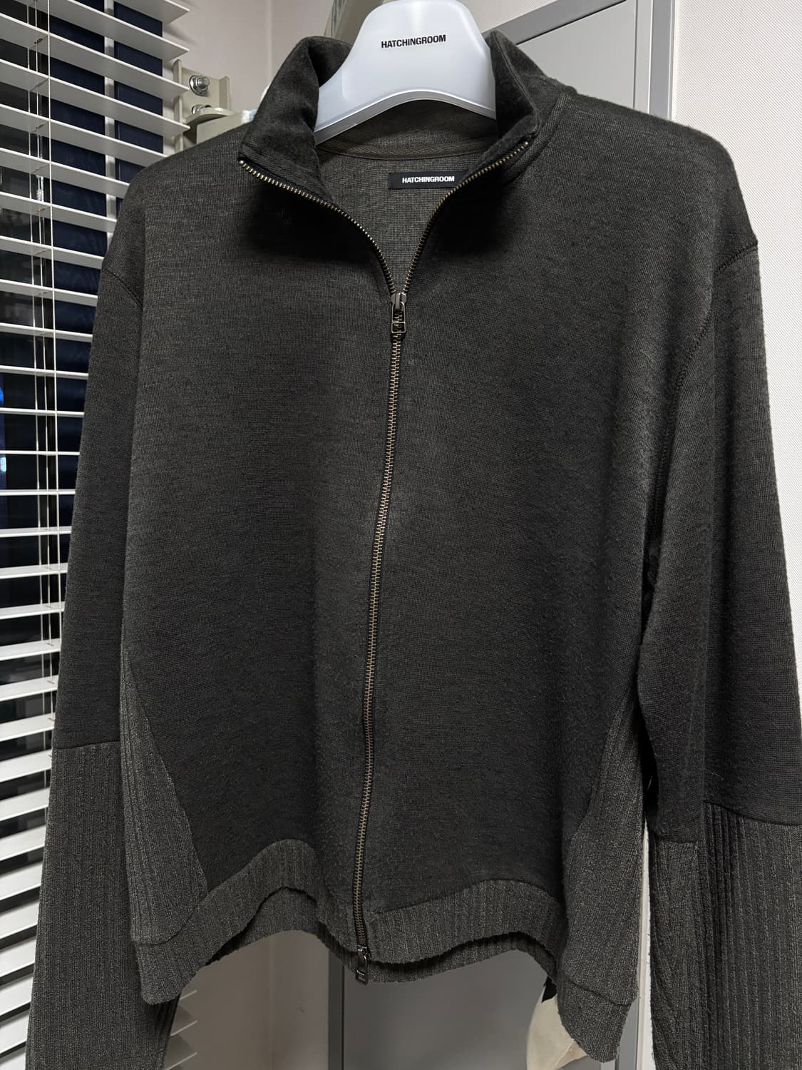 해칭룸 Double Sleeve Track Cardigan 다크카키 상품이미지2