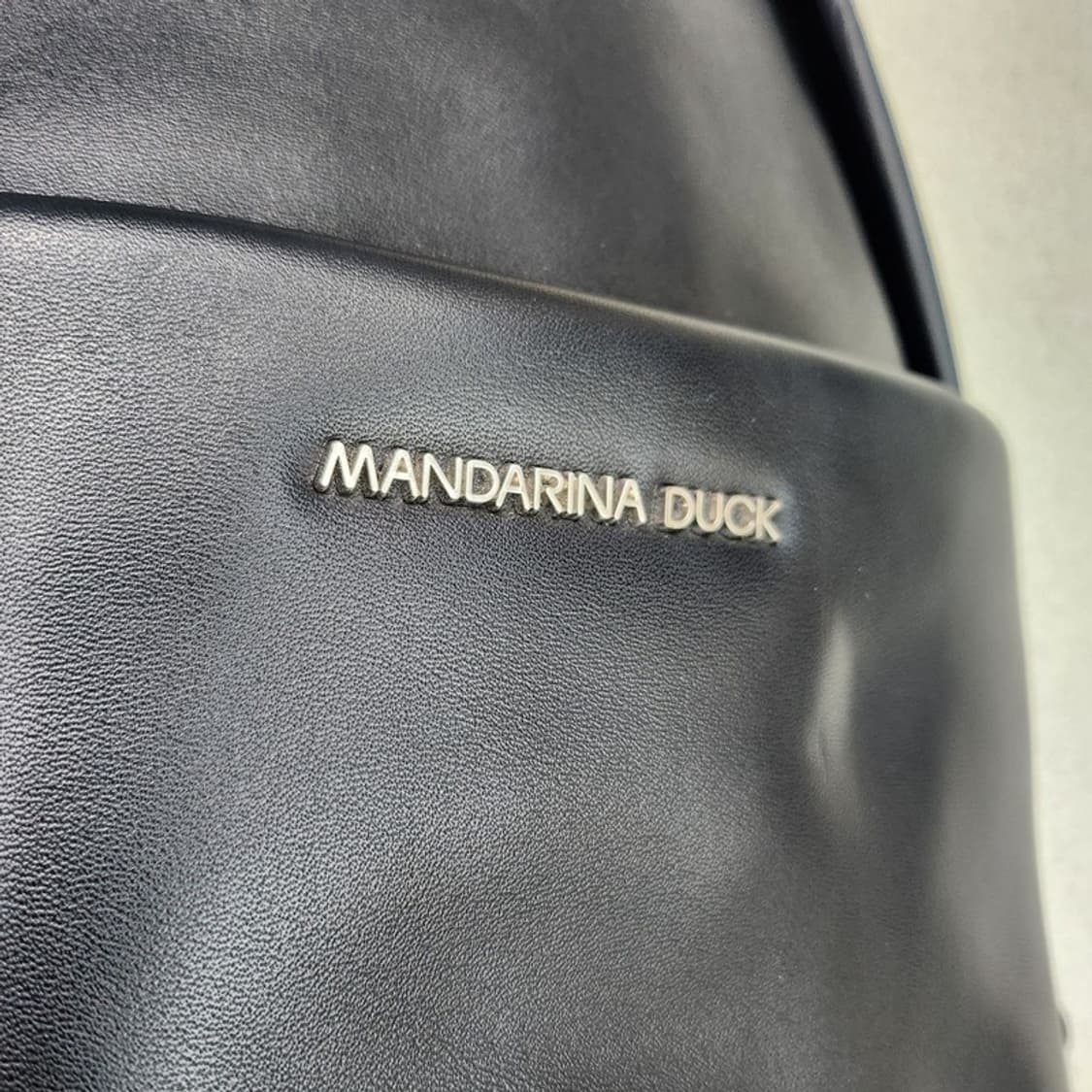 MANDARINA DUCK 가죽 백팩 상품이미지6
