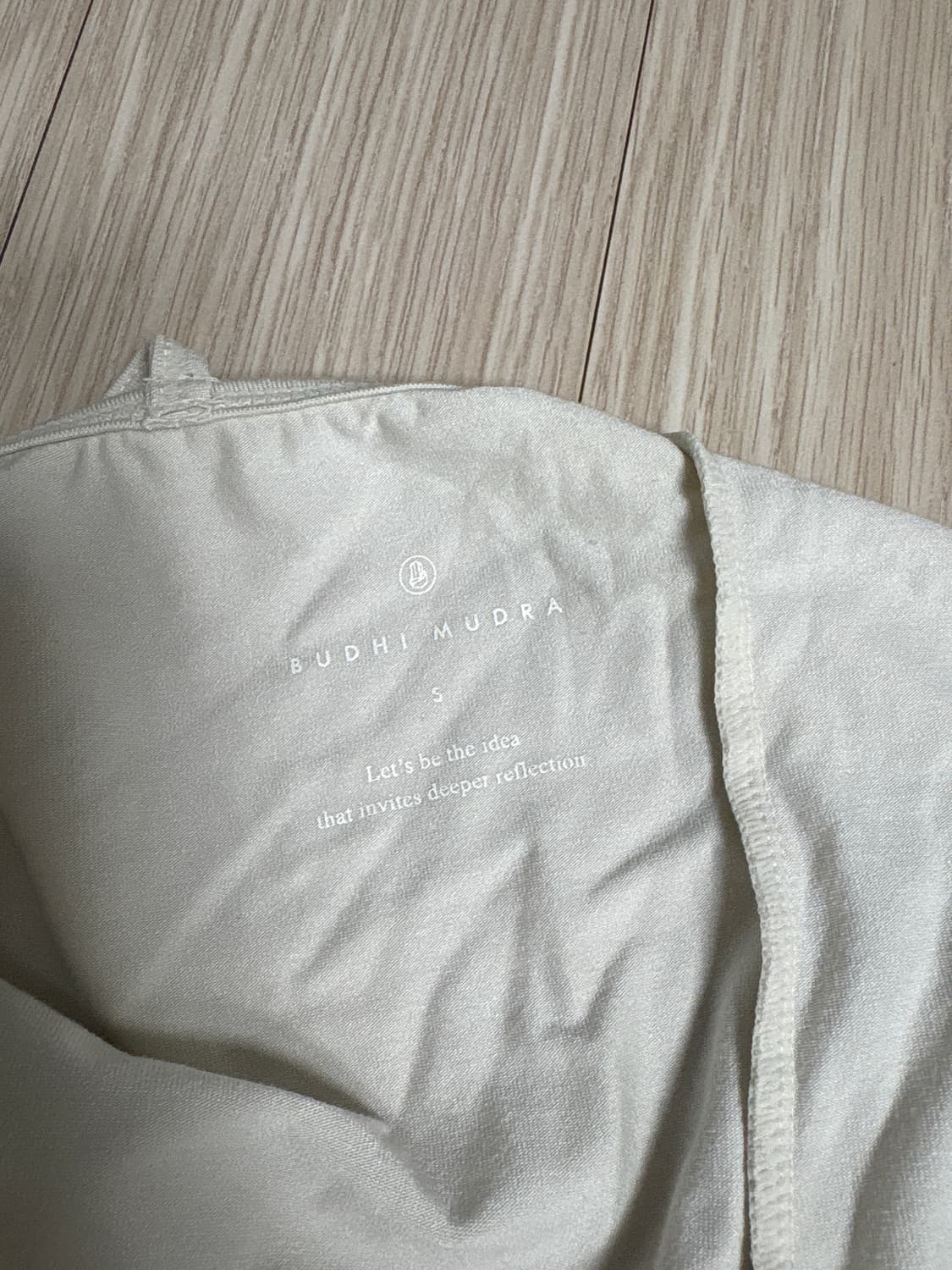 부디무드라 홀터탑 상품이미지6